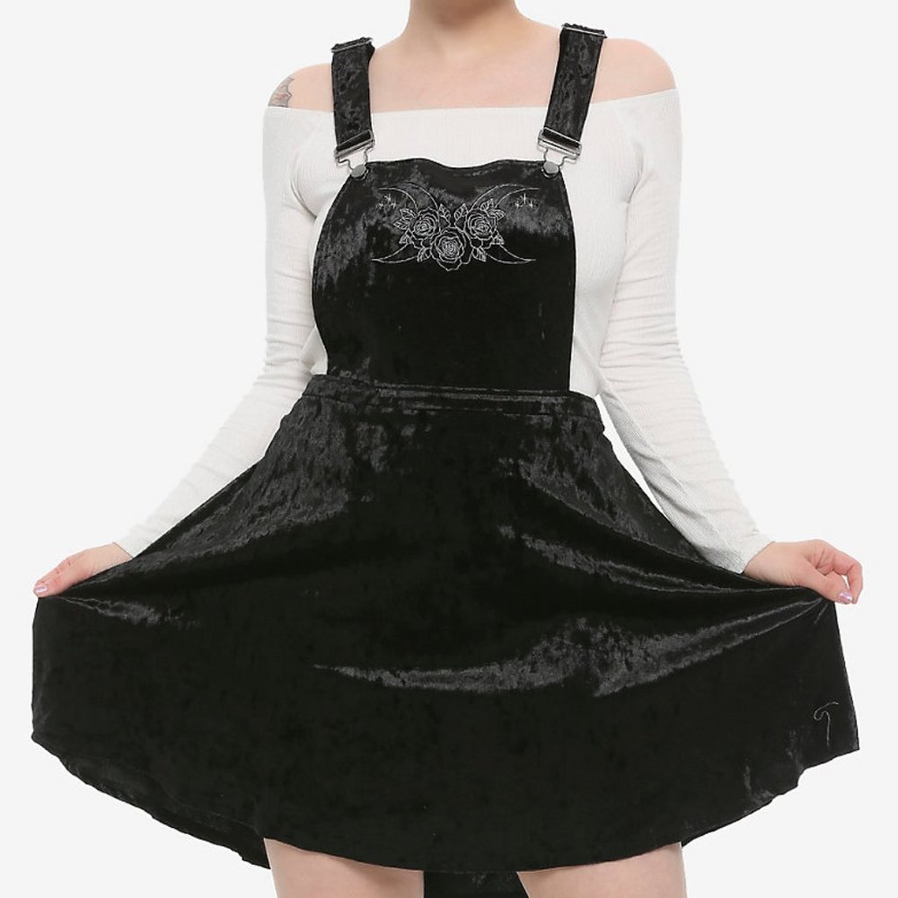 Hot Topic Moon & Roses Velvet Skirtall
